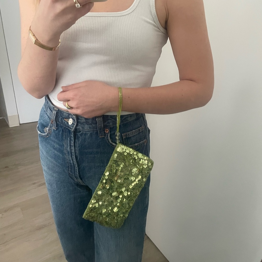 La Regale Green Sequin Wristlet Clutch - Picture 4 of 6